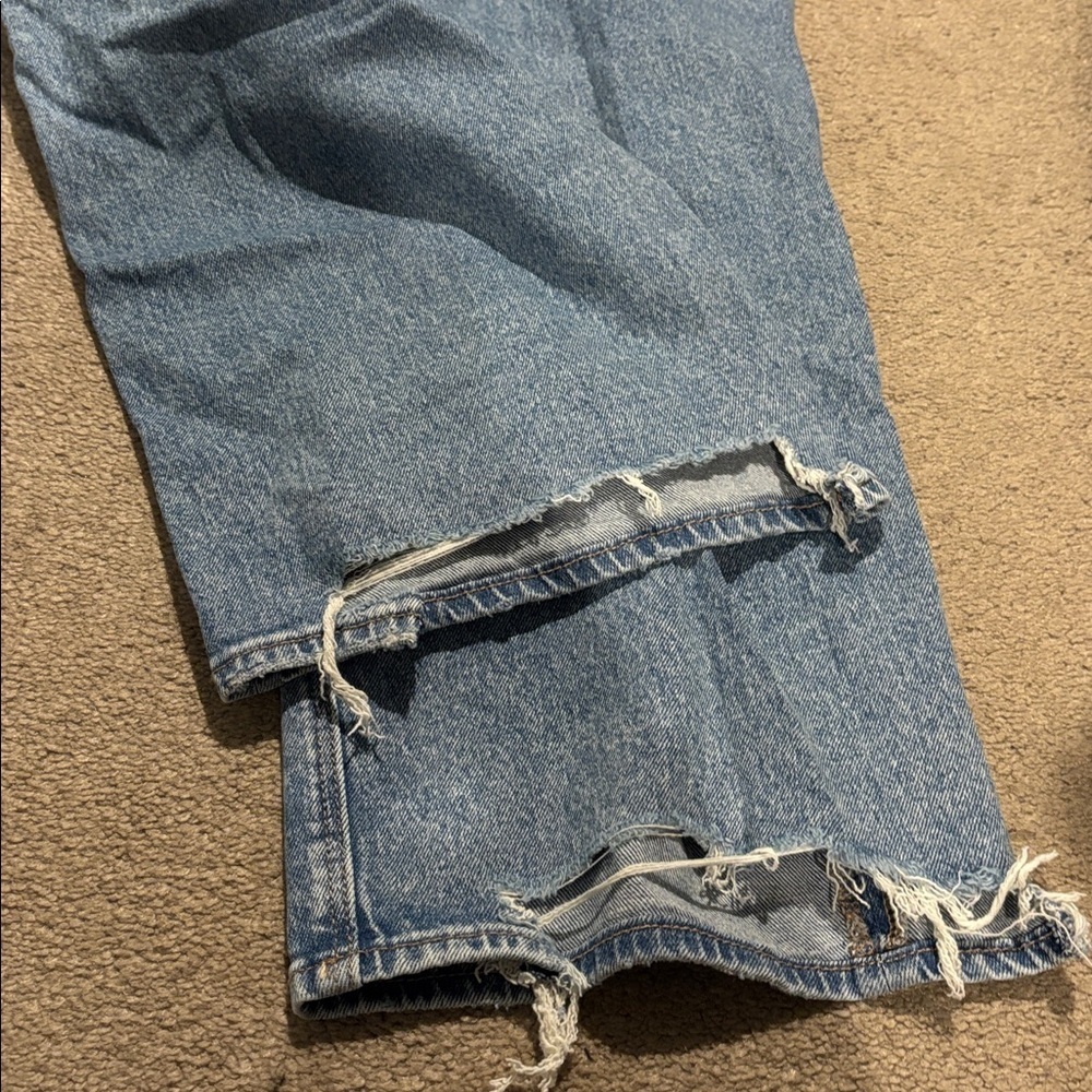 NWT ✨ American Eagle Outfitters Ripped Blue curvy Boyfriend Jeans- size 10 - Picture 5 of 6